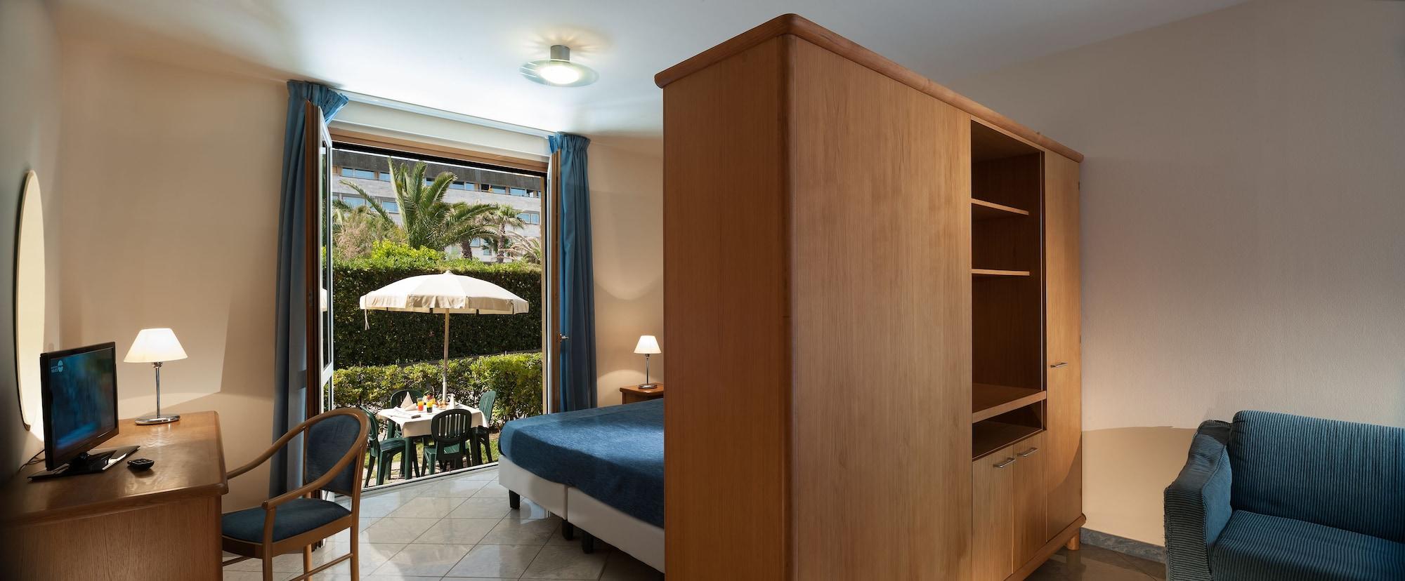 Continental Resort Тирения Екстериор снимка