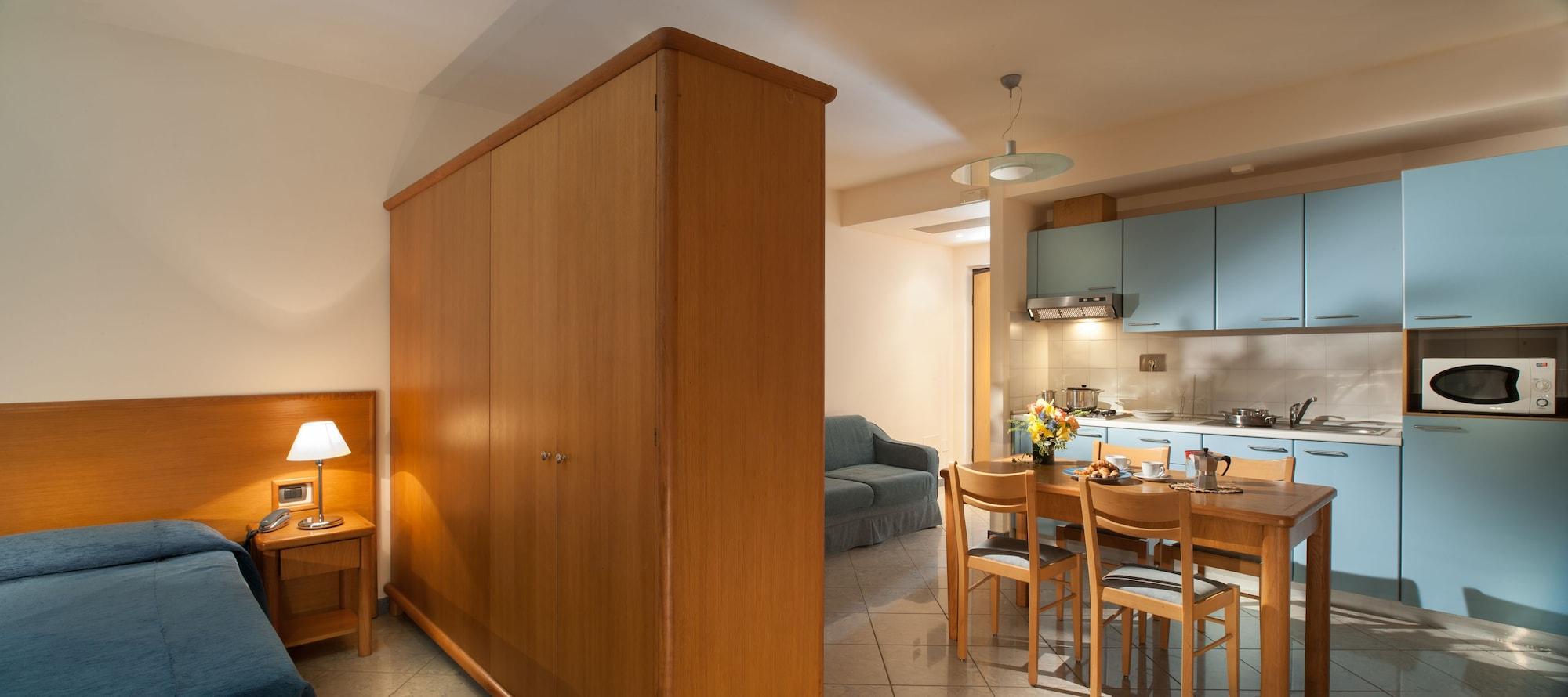 Continental Resort Тирения Екстериор снимка
