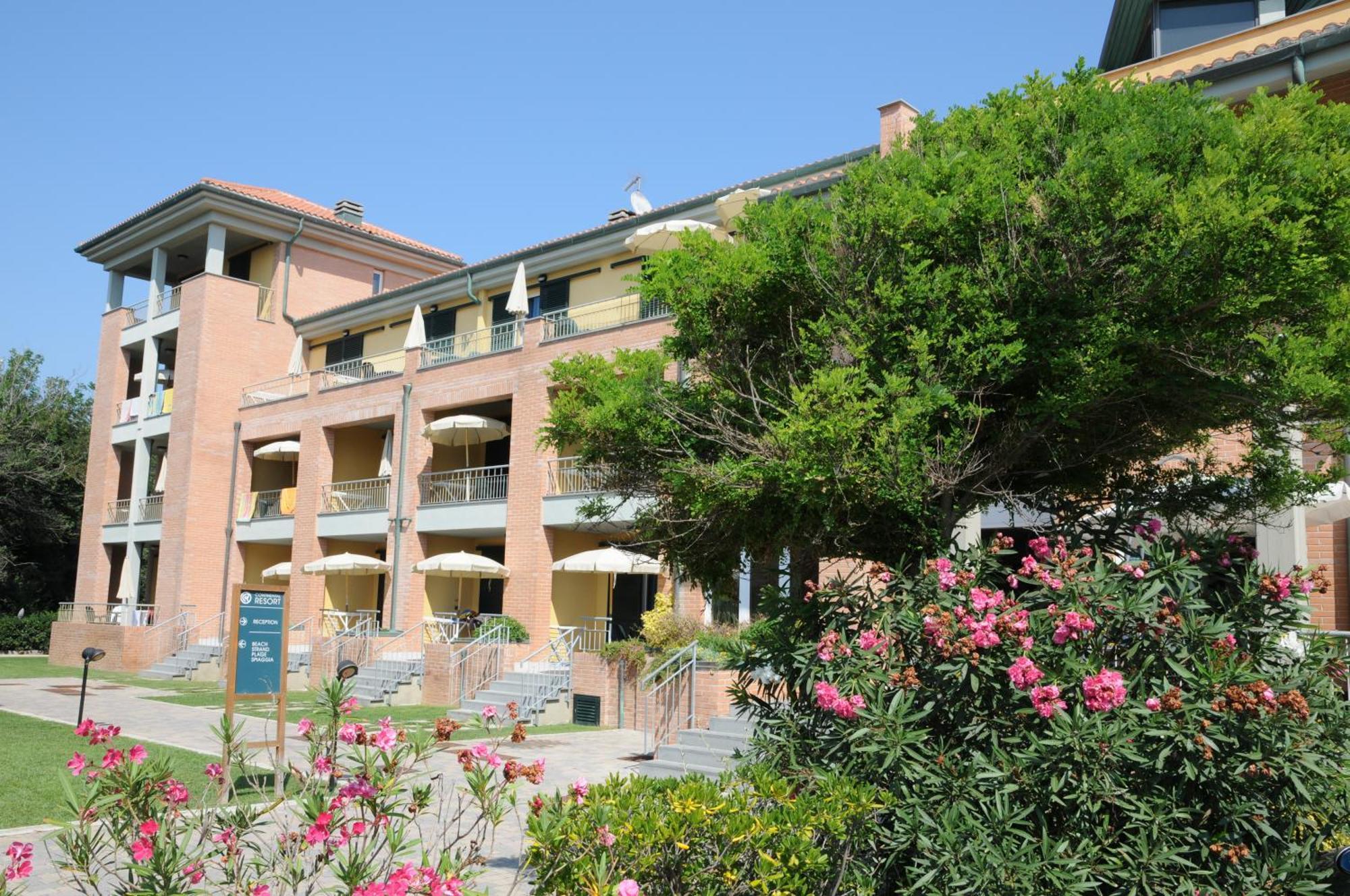 Continental Resort Тирения Екстериор снимка