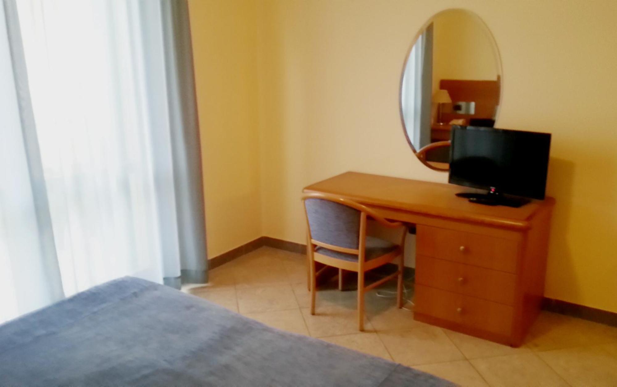 Continental Resort Тирения Стая снимка