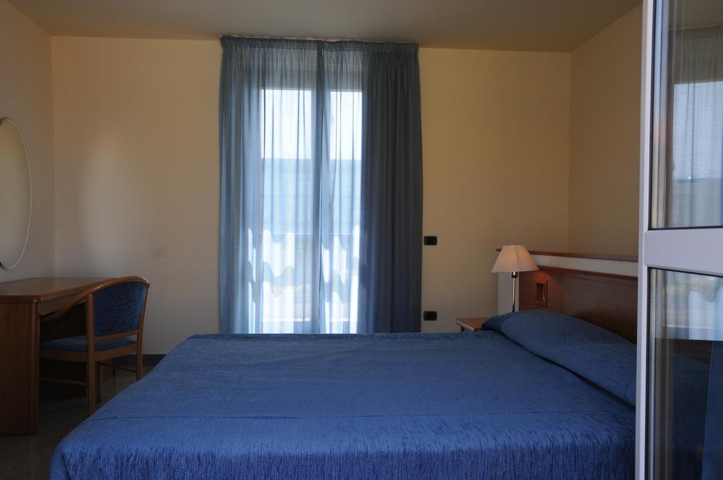 Continental Resort Тирения Екстериор снимка