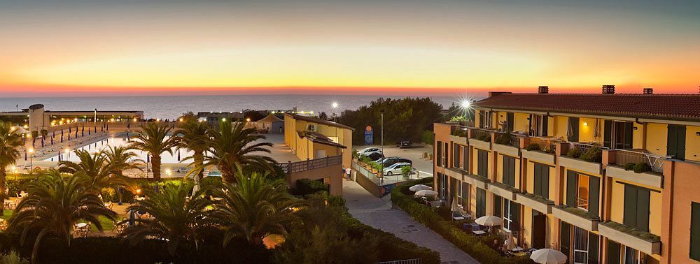 Continental Resort Тирения Екстериор снимка