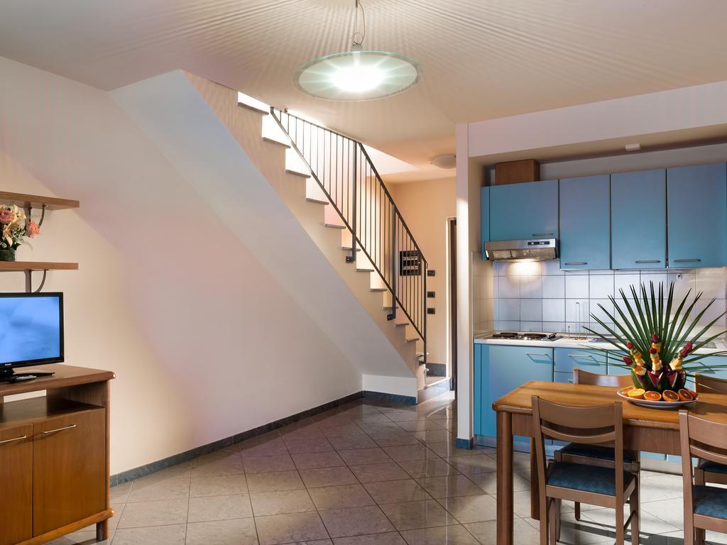 Continental Resort Тирения Стая снимка
