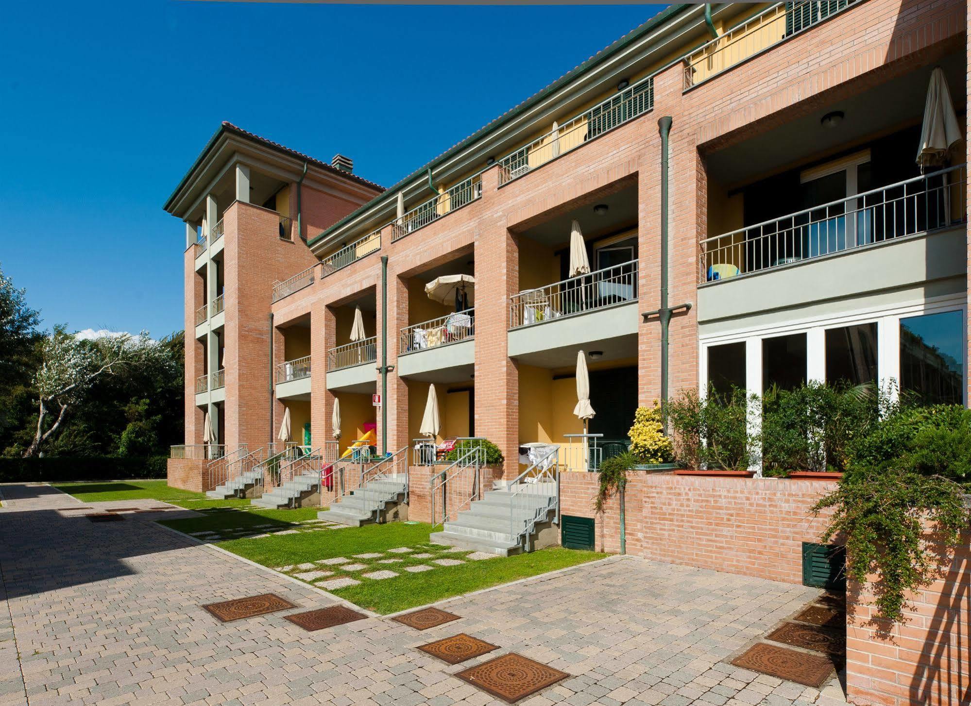 Continental Resort Тирения Екстериор снимка