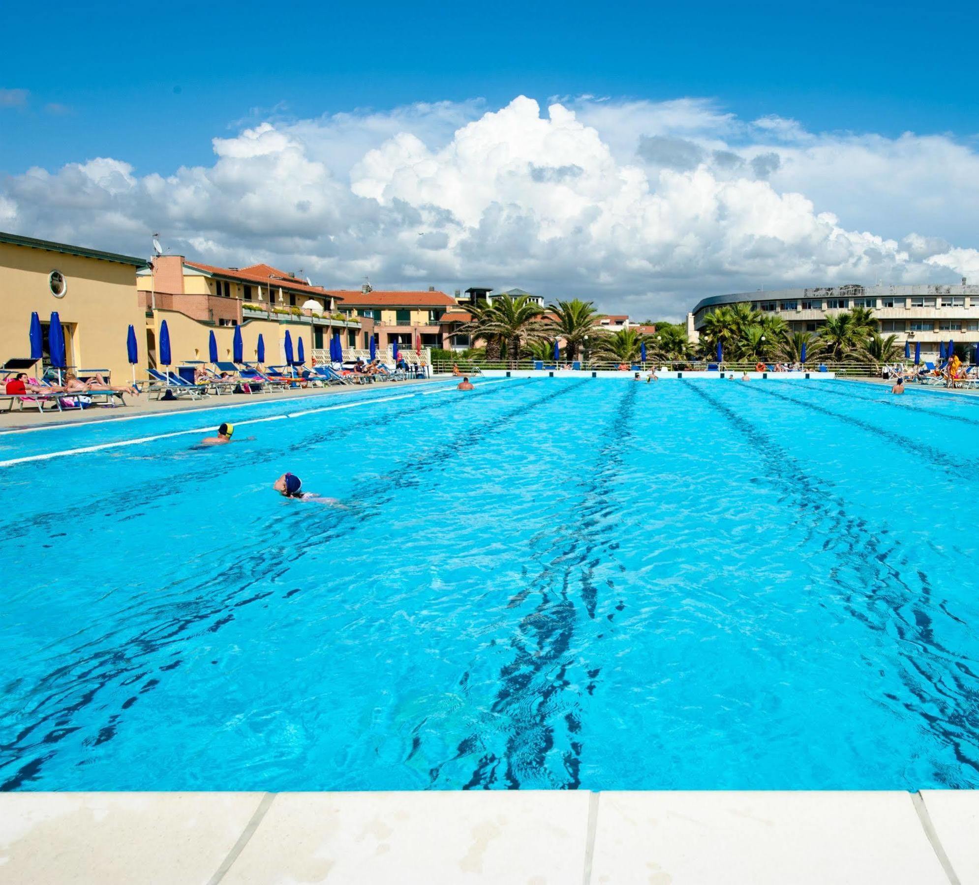 Continental Resort Тирения Екстериор снимка