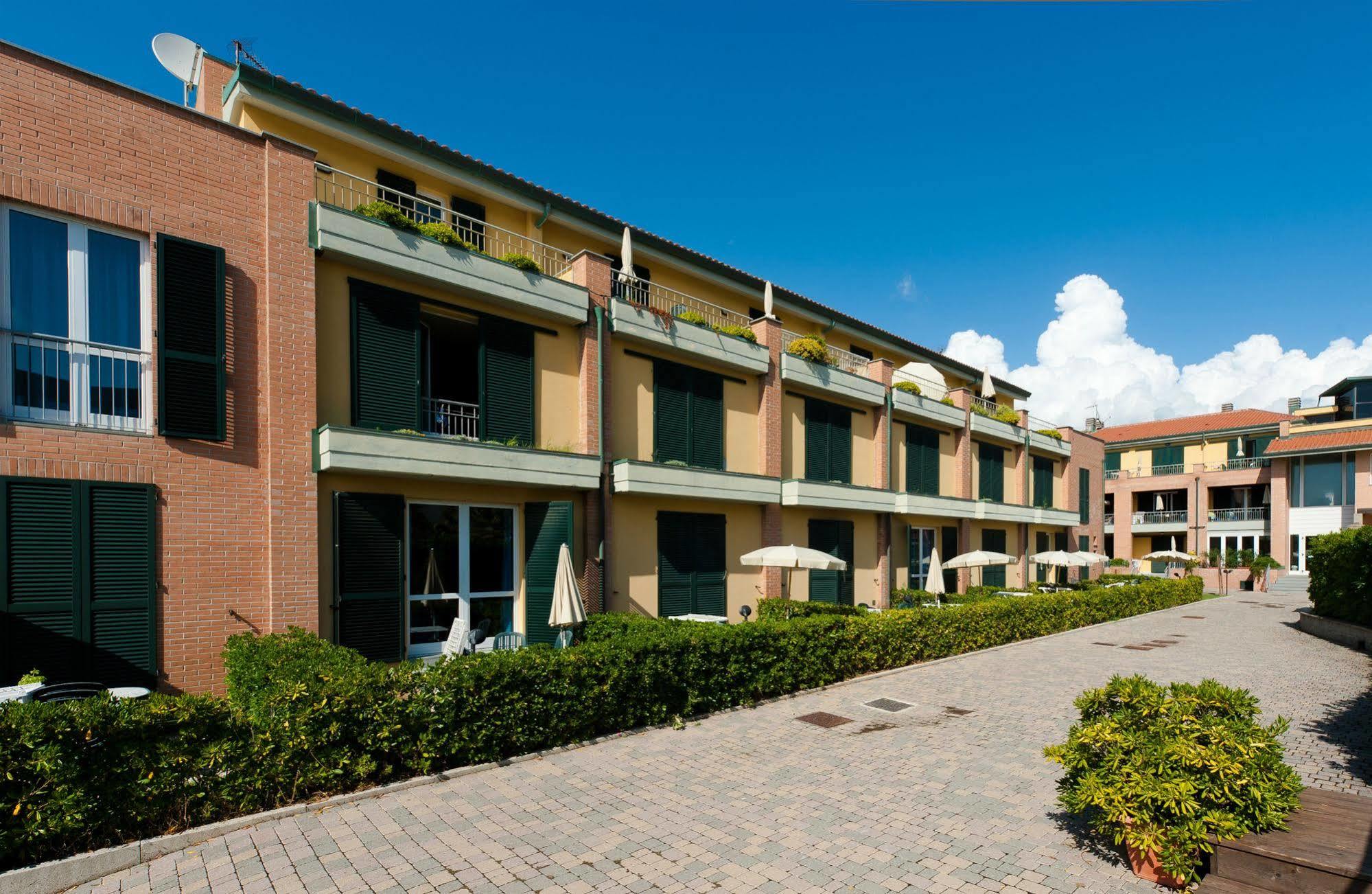 Continental Resort Тирения Екстериор снимка