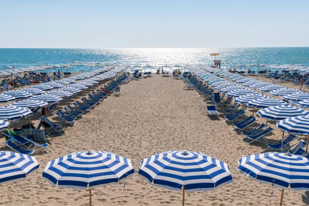 Continental Resort Тирения Екстериор снимка